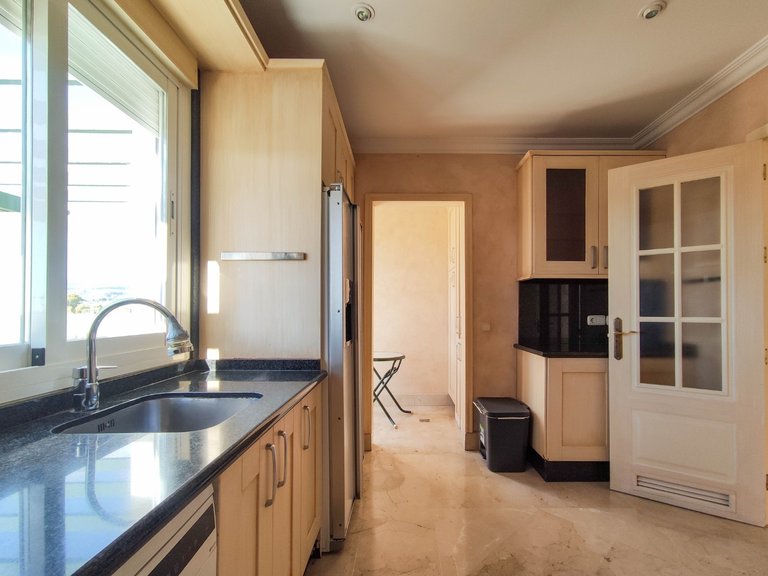 Penthouse for Sale in Lorcrimar, Marbella, Malaga 17