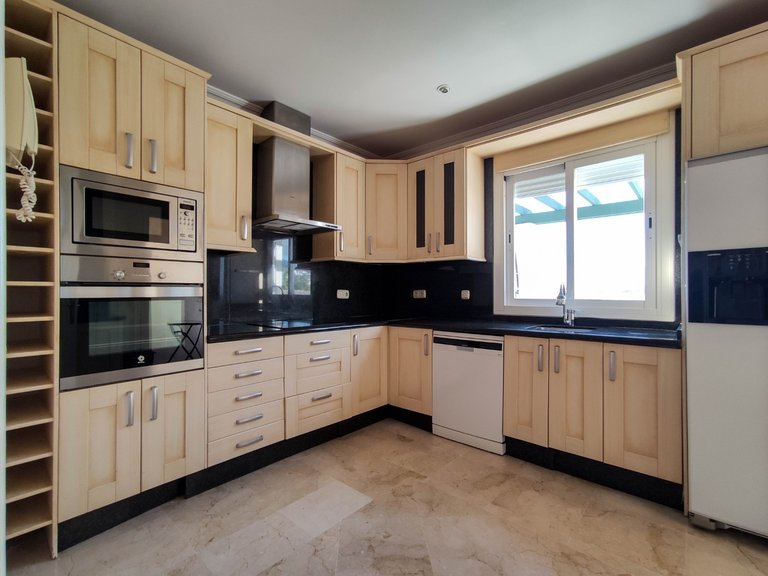 Penthouse for Sale in Lorcrimar, Marbella, Malaga 9