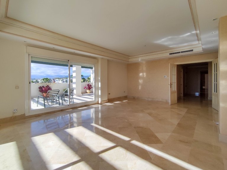 Penthouse for Sale in Lorcrimar, Marbella, Malaga 19
