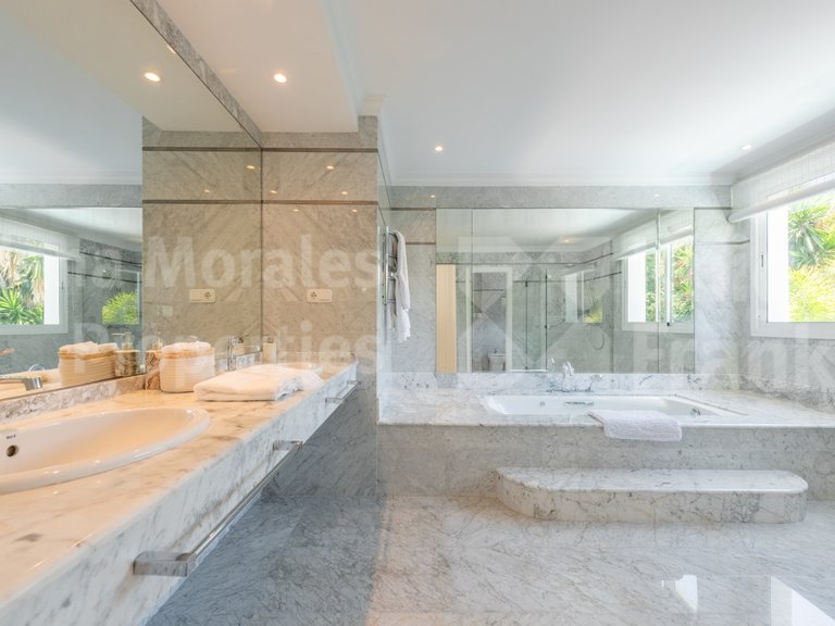 Villa for Sale in Marbella, Malaga 24