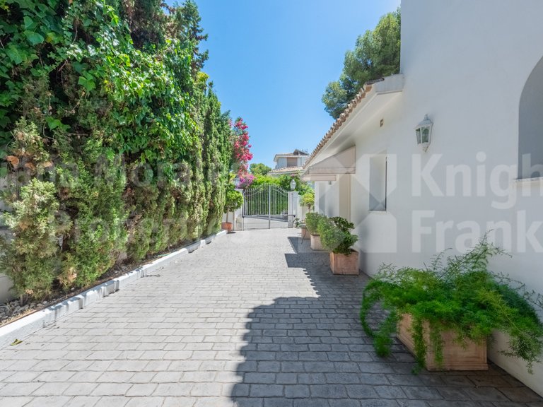 Villa for Sale in Marbella, Malaga 36