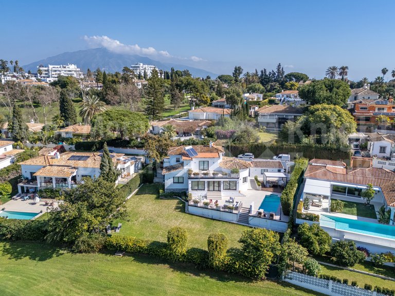 Villa for Sale in San Pedro De Alcantara, Malaga 43