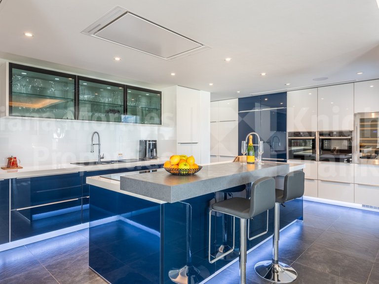 Villa for Sale in Marbella, Malaga 9