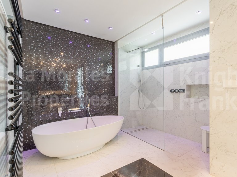 Villa for Sale in Marbella, Malaga 23