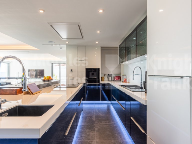 Villa for Sale in Marbella, Malaga 8