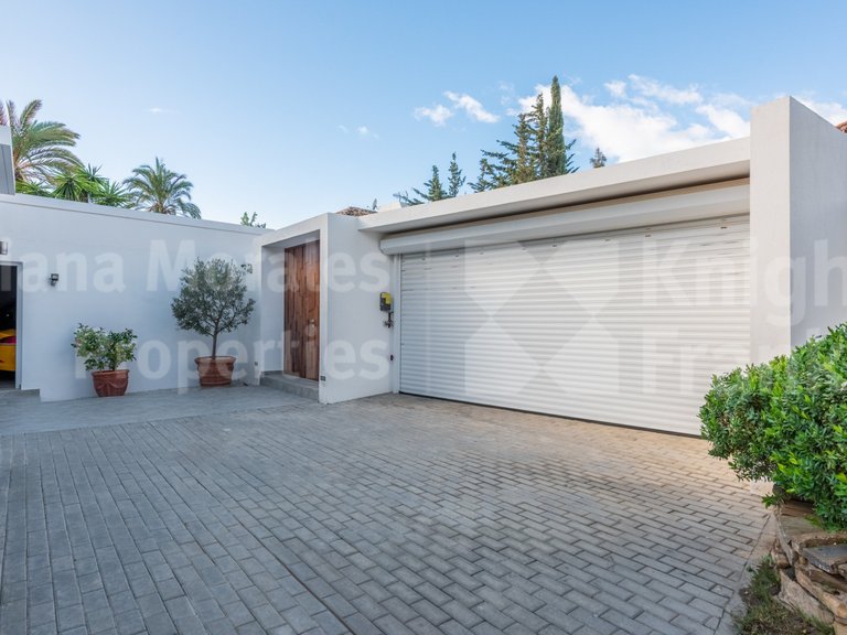 Villa for Sale in Marbella, Malaga 44