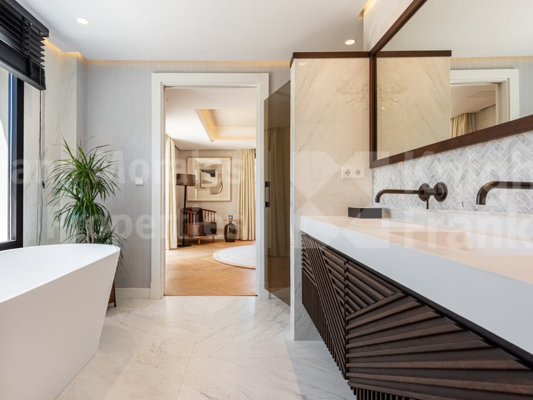Villa for Sale in Estepona, Malaga 31