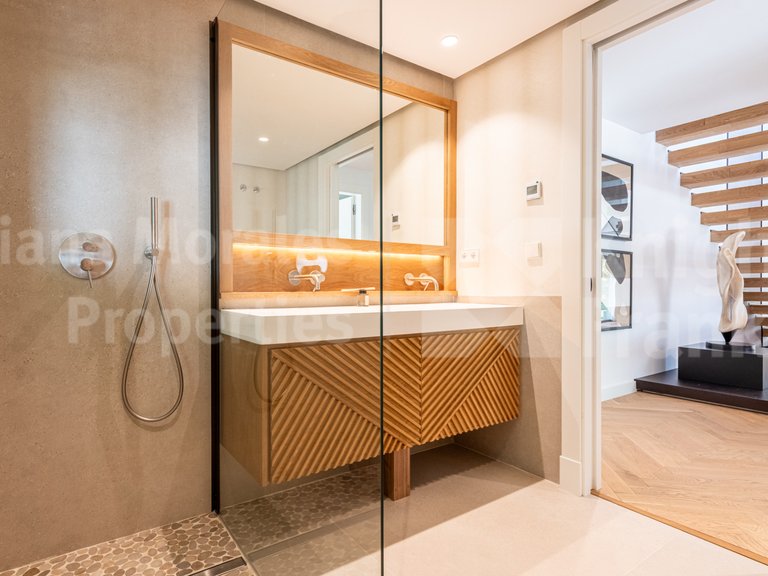 Villa for Sale in Estepona, Malaga 24