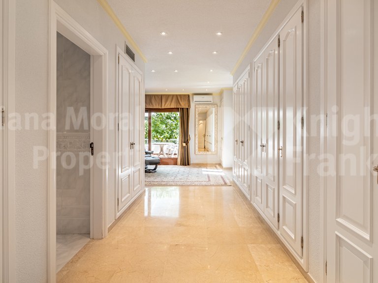 Villa for Sale in Estepona, Malaga 25