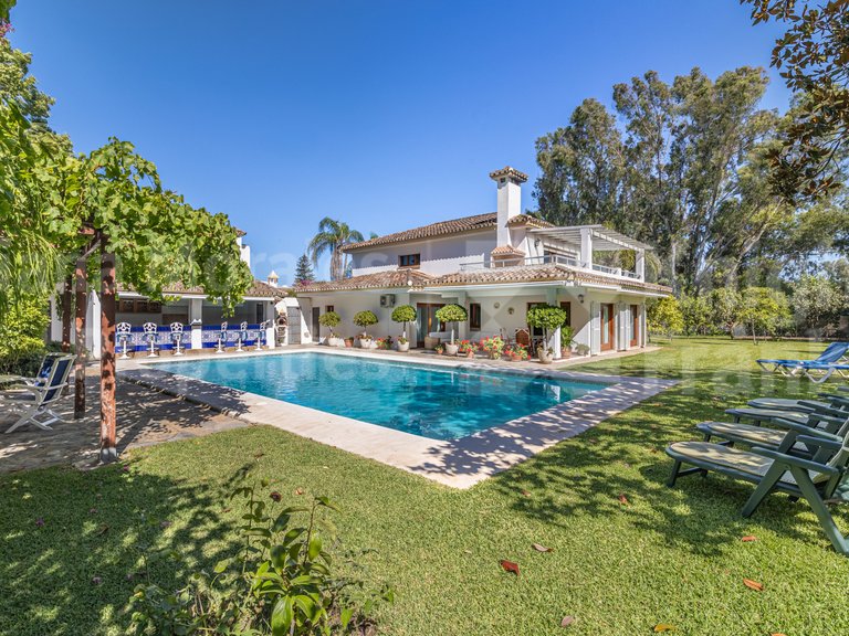 Villa for Sale in Estepona, Malaga 1