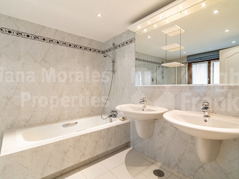 Villa for Sale in Estepona, Malaga 22