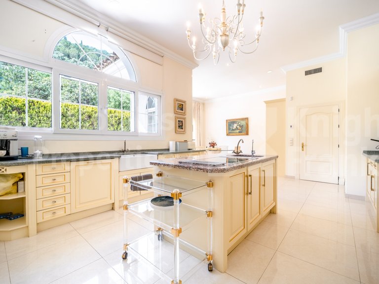 Villa for Rent in Benahavis, Malaga 16