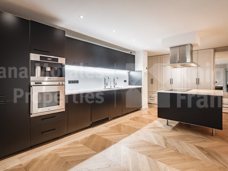 Apartment for Sale in Benahavis, Malaga 12
