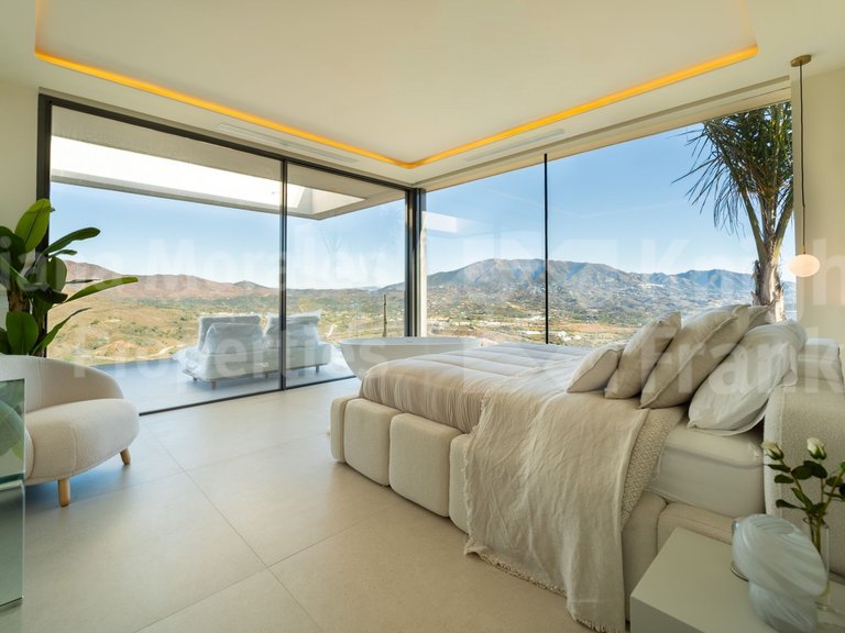 Villa for Sale in Mijas Costa, Malaga 14