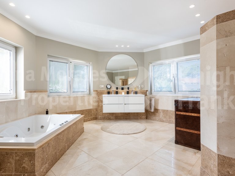 Villa for Sale in Marbella, Malaga 28