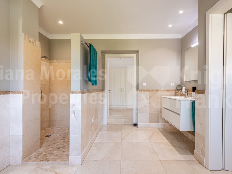 Villa for Sale in Marbella, Malaga 34