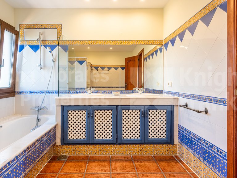 Villa for Sale in Mijas Costa, Malaga 36