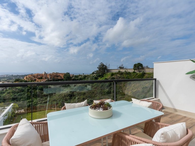 Penthouse for Sale in Nueva Andalucía, Malaga 9