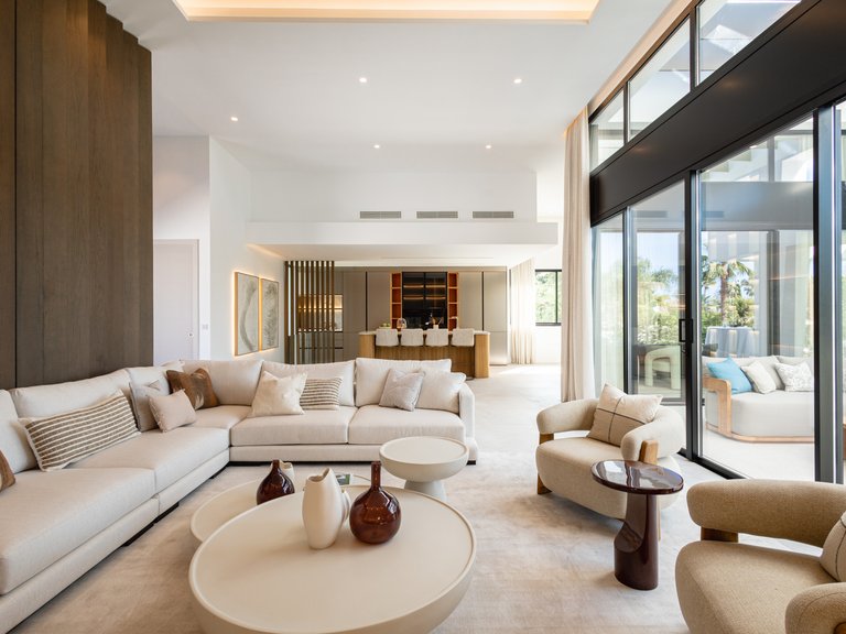 Villa for Sale in Nueva Andalucía, Malaga 5