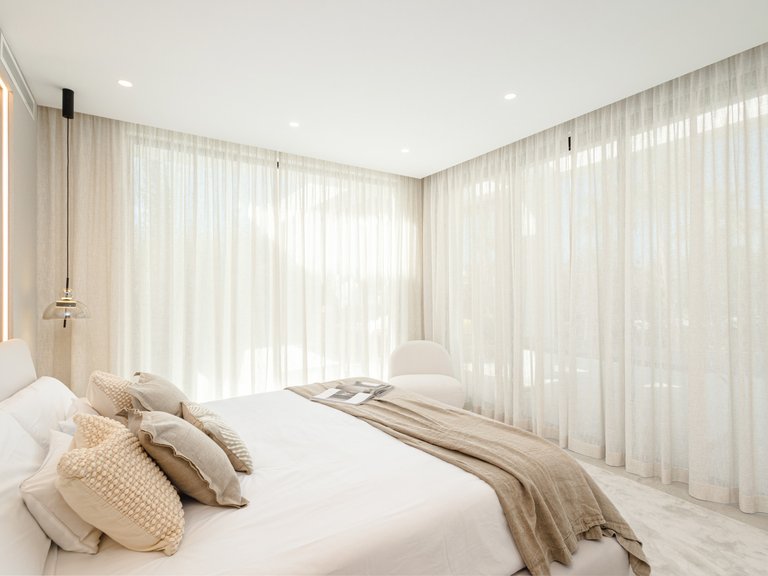 Villa for Sale in Nueva Andalucía, Malaga 11
