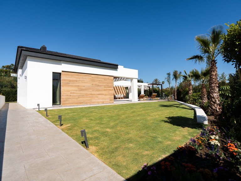 Villa for Sale in Nueva Andalucía, Malaga 29