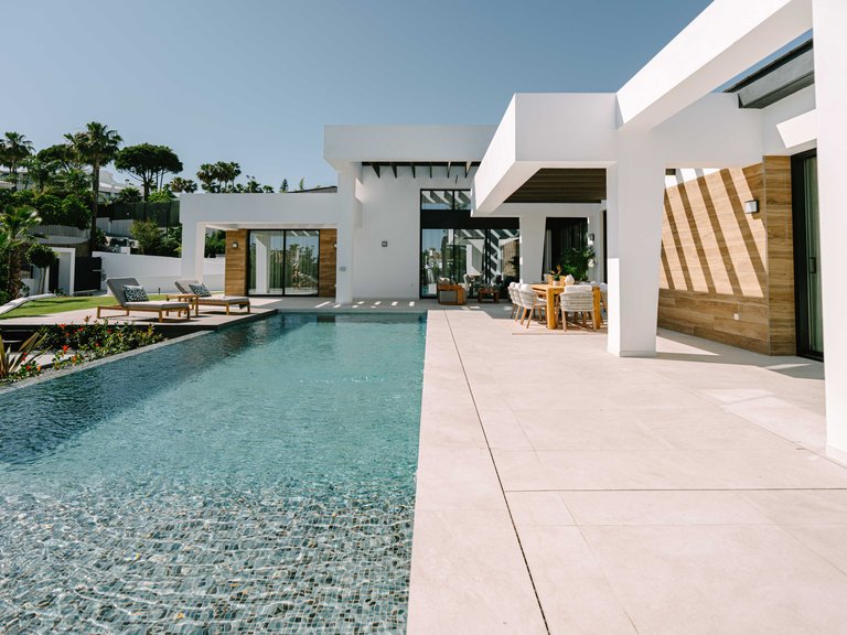 Villa for Sale in Nueva Andalucía, Malaga 2