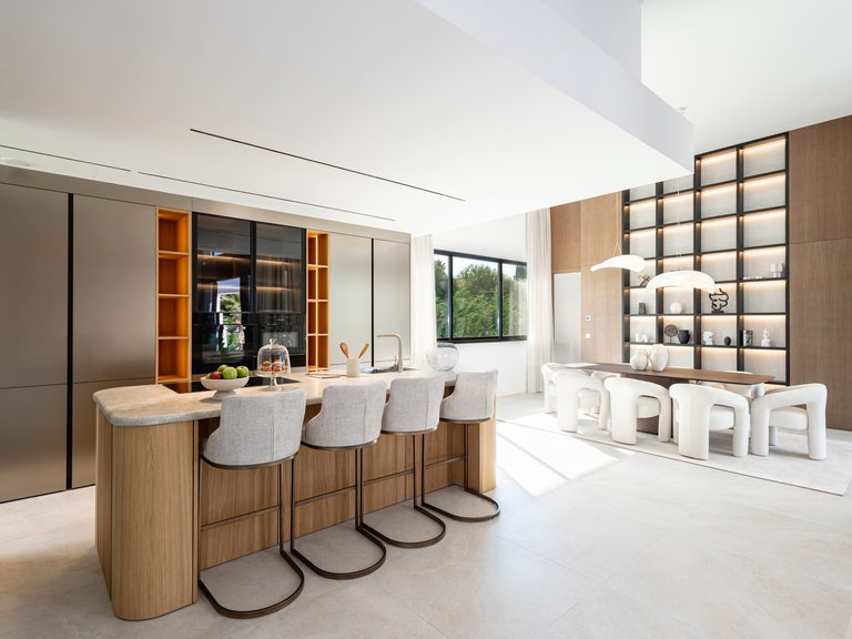 Villa for Sale in Nueva Andalucía, Malaga 2