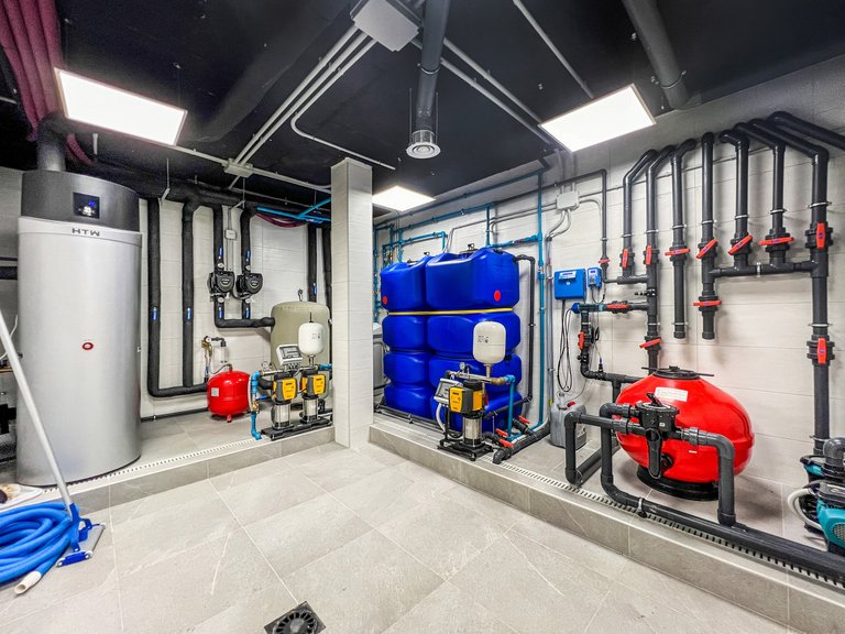 Villa for Sale in Marbella Golden Mile, Malaga 24