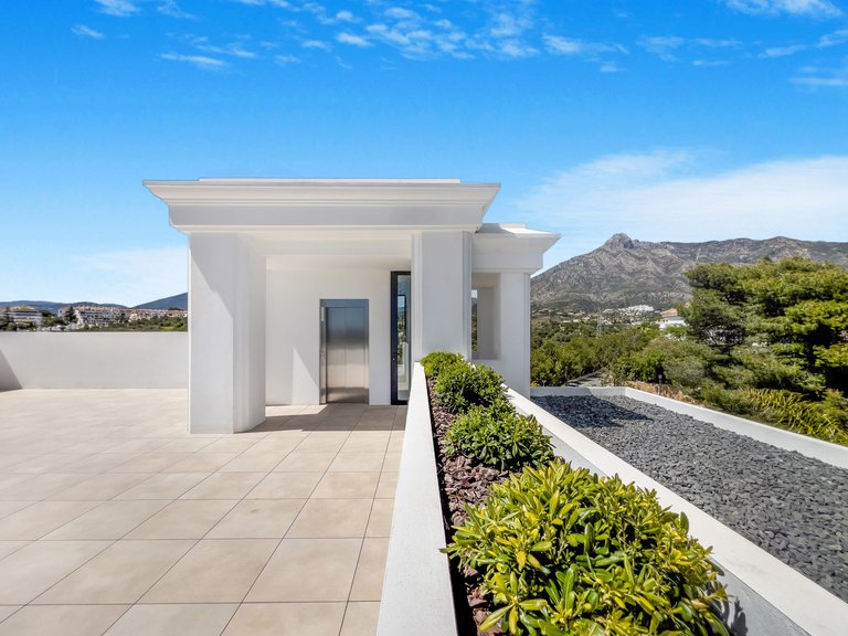 Villa for Sale in Marbella Golden Mile, Malaga 22