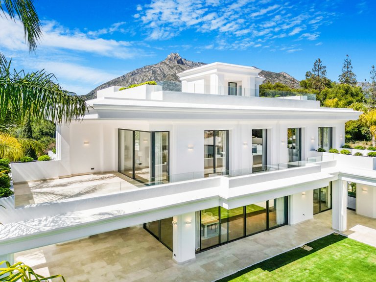 Villa for Sale in Marbella Golden Mile, Malaga 3