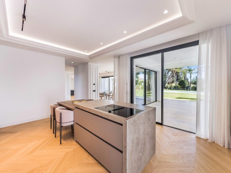 Villa for Sale in Marbella Golden Mile, Malaga 10