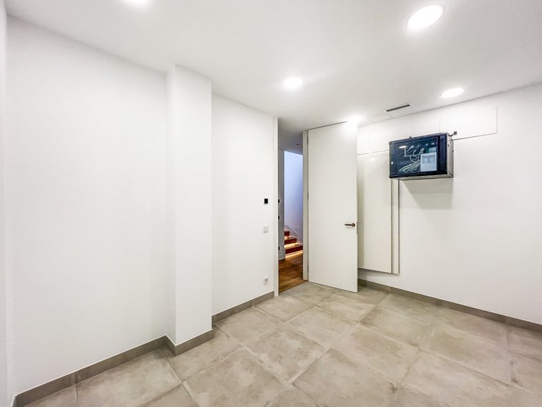 Villa for Sale in Marbella Golden Mile, Malaga 23