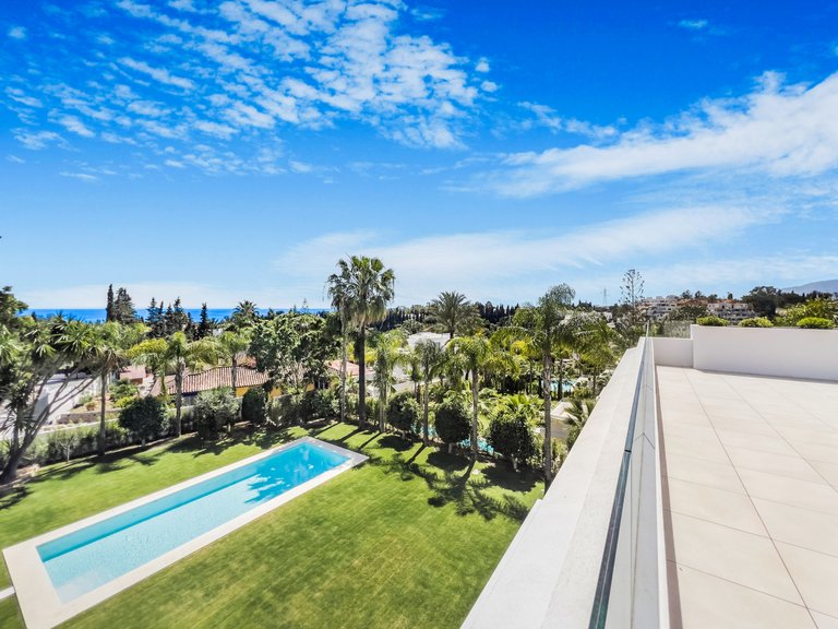 Villa for Sale in Marbella Golden Mile, Malaga 21