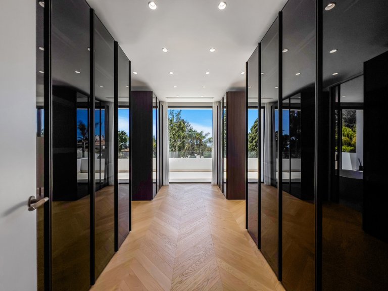 Villa for Sale in Marbella Golden Mile, Malaga 13