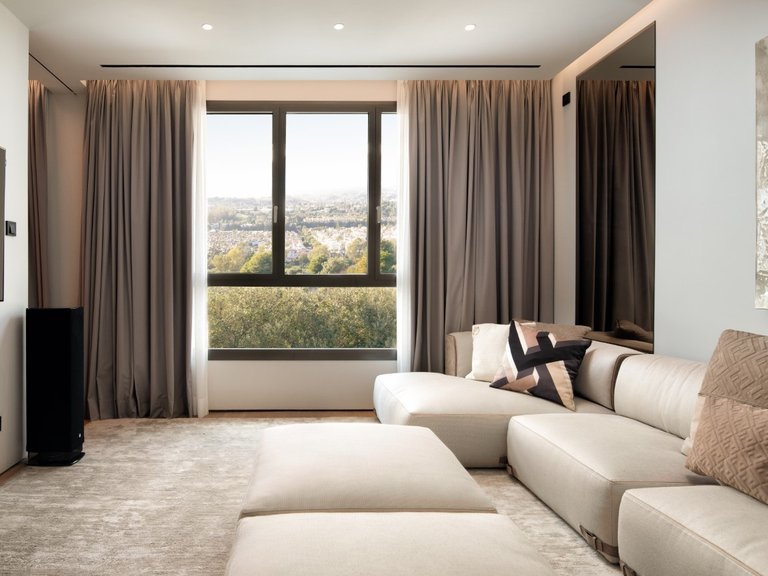 Penthouse for Sale in Marbella Golden Mile, Malaga 13