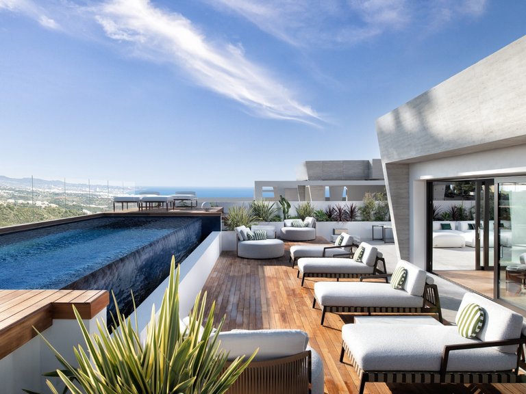 Penthouse for Sale in Marbella Golden Mile, Malaga 1