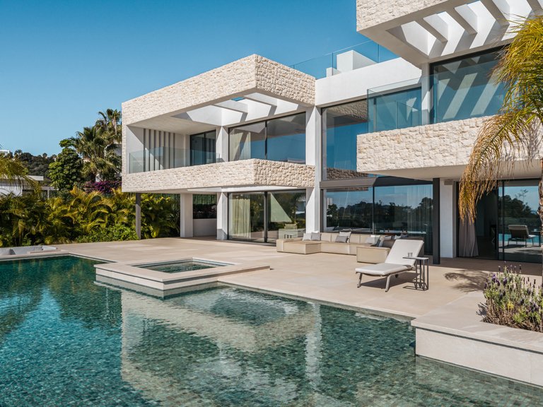 Villa for Sale in Benahavis, Malaga 1