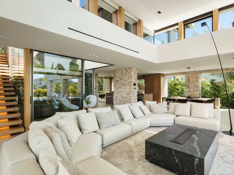 Villa for Sale in Nueva Andalucia, Malaga 8
