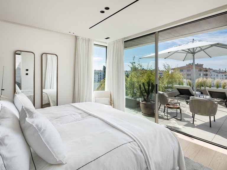 Villa for Sale in Nueva Andalucia, Malaga 11