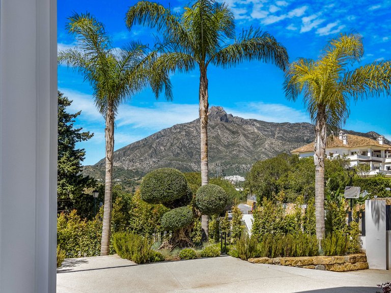 Villa for Sale in Marbella Golden Mile, Malaga 29