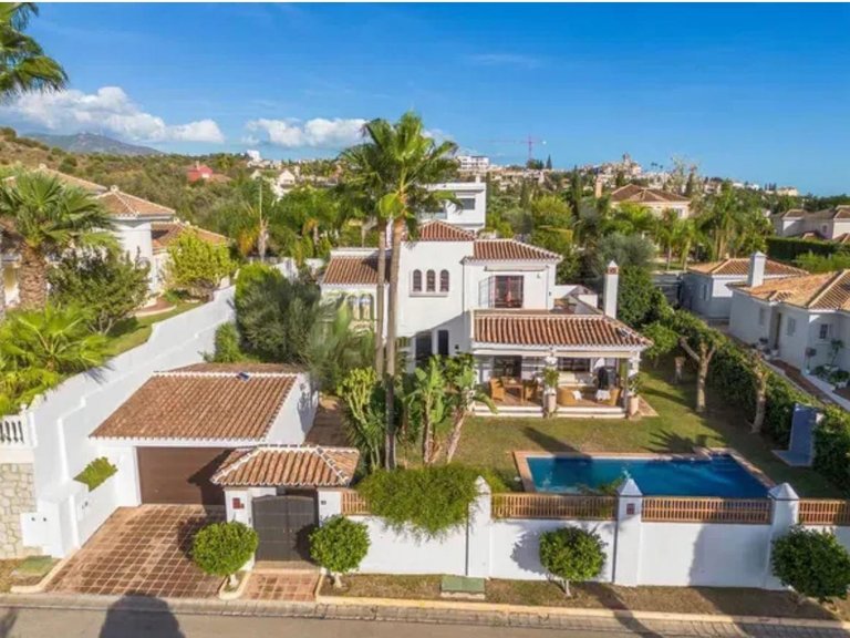 Villa for Sale in Mijas Costa, Malaga 1
