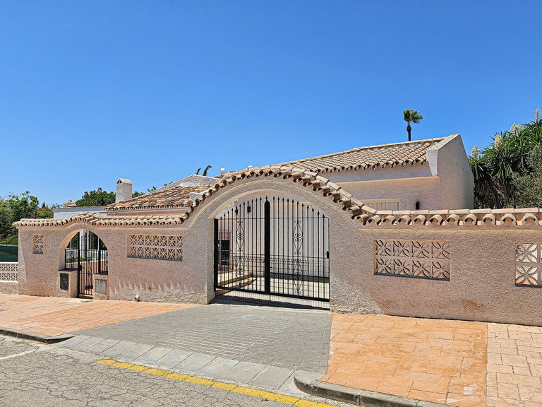 Villa for Sale in Mijas Costa, Malaga 25