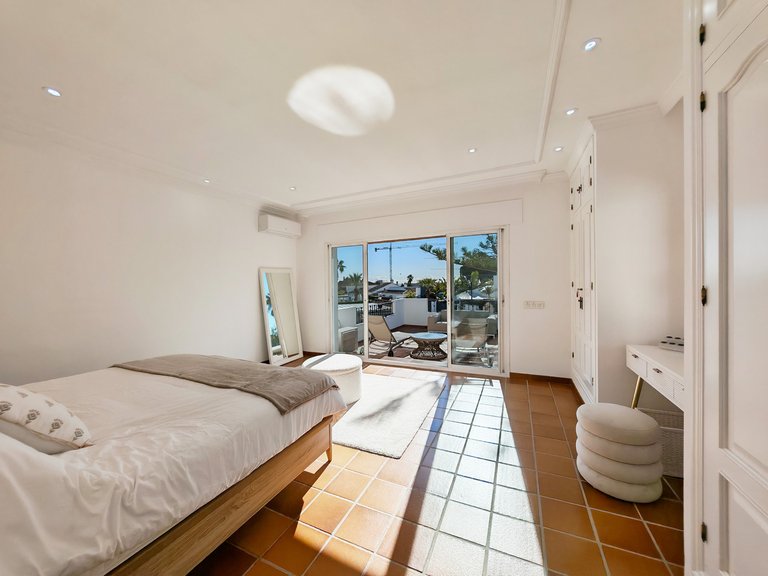 Villa for Sale in Marbella, Malaga 16