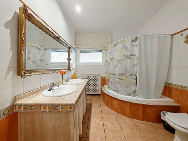 Villa for Sale in Marbella, Malaga 10