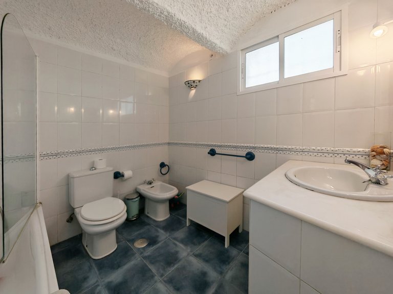 Villa for Sale in Estepona, Malaga 10