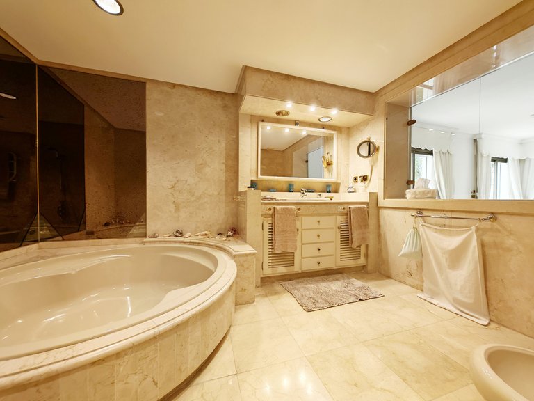Villa for Sale in Marbella, Malaga 15