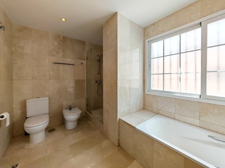 Villa for Sale in Marbella, Malaga 10