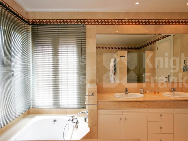 Apartment for Rent in Marbella, Malaga 16