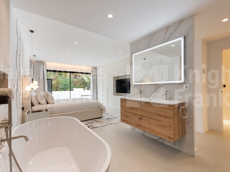 Apartment for Sale in Marbella, Malaga 22