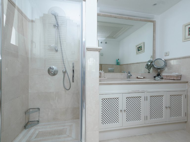 Town House for Sale in Benahavis, Malaga 13